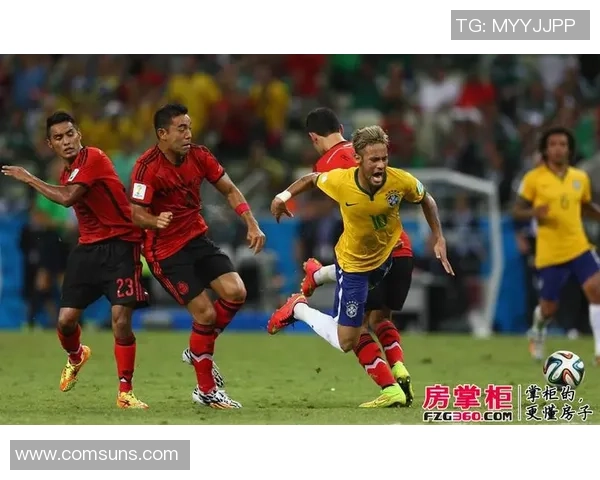 足球星搞怪面具狂欢夜欢乐上演全场笑声不断气氛嗨翻天